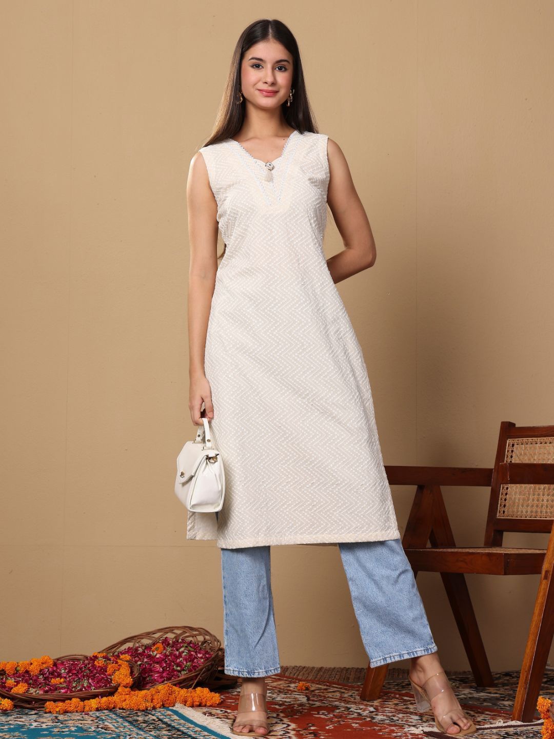 

Lative Colours of Fashion Sleeveless V-Neck Chevron Embroidered Cotton Thread Work Kurta, Off white