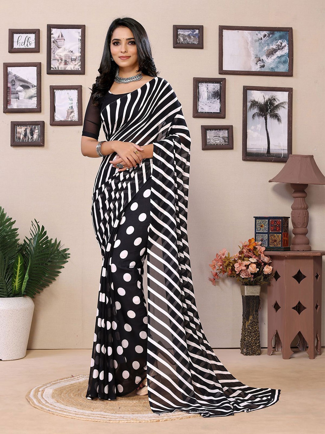 

Moda Rapido Striped Printed Saree, Black