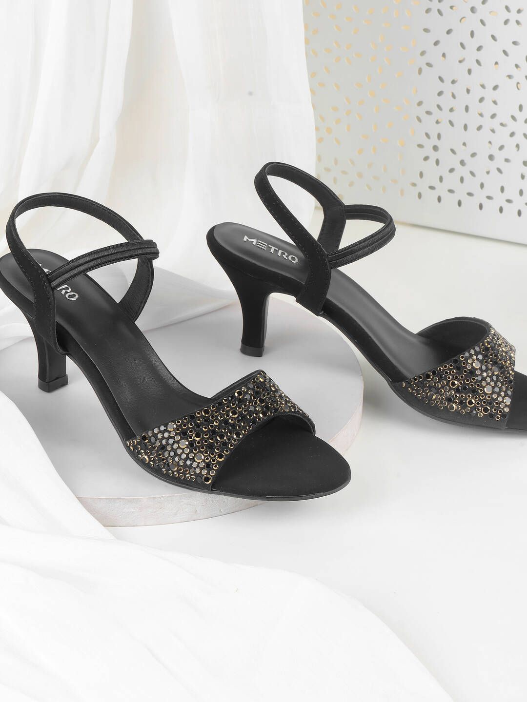 

Metro Women Embellished Sandals, Black