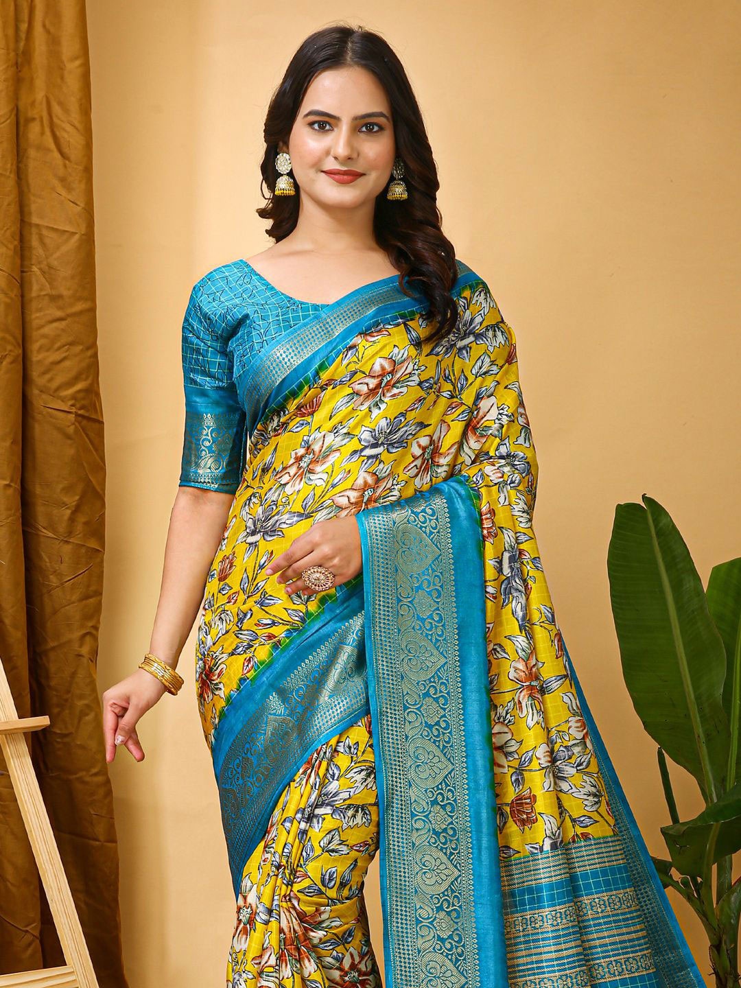 

KALINI Floral Silk Blend Sungudi Saree, Yellow