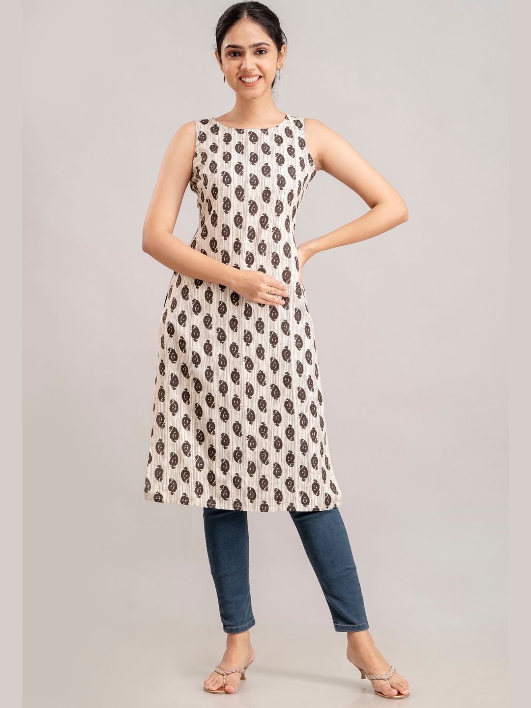 

RAAKA Paisley Printed Round Neck Sleeveless Straight Kurtas, Brown