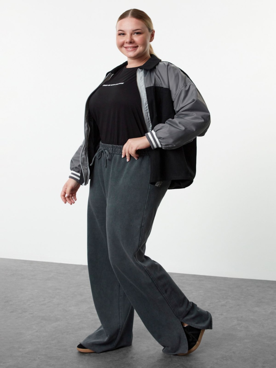 

Trendyol Women Solid Pure Cotton Track Pants, Charcoal