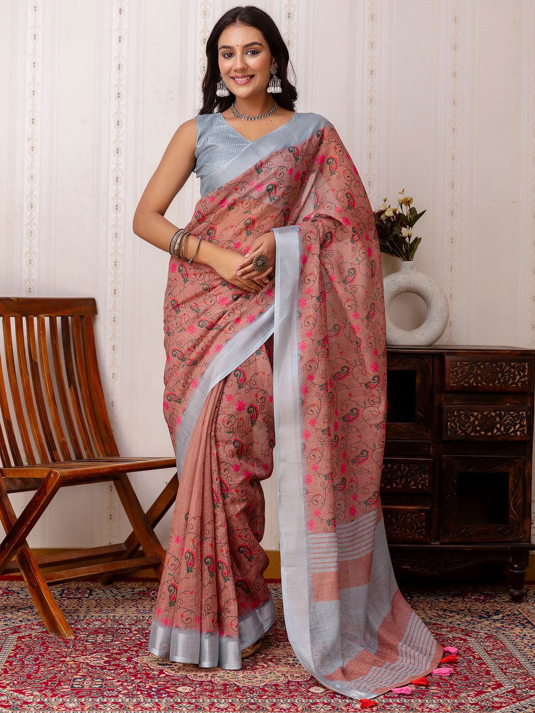 

Mitera Ethnic Motifs Saree, Peach