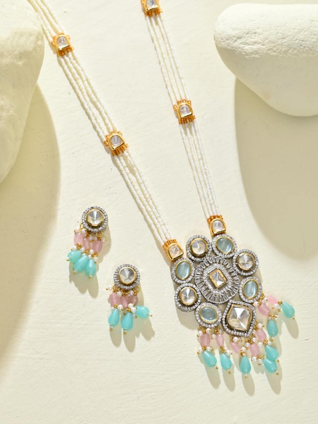 

STYYO Gold-Plated Artificial Stones Studded And Pearls Beaded Jewellery Set, White