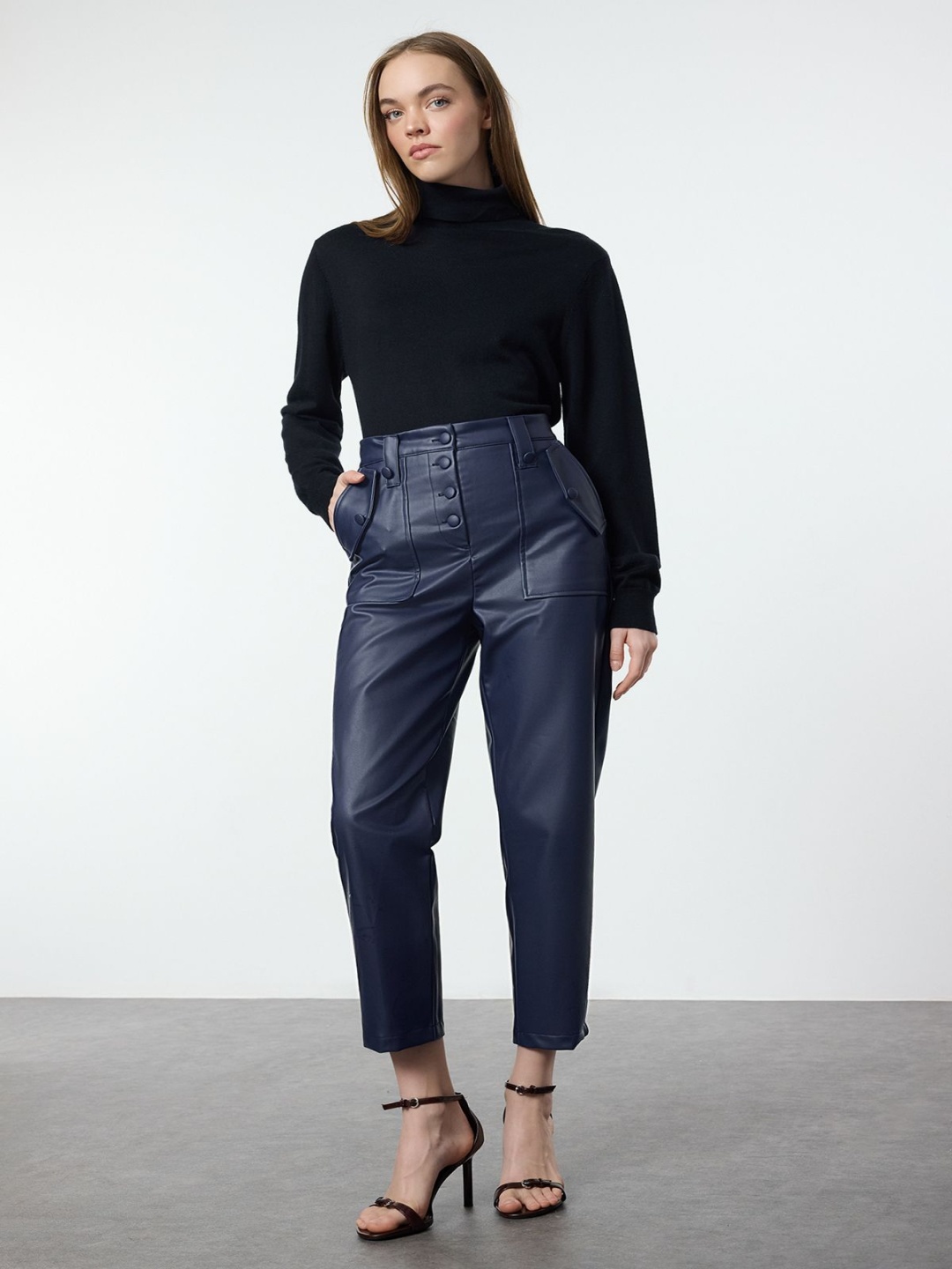 

Trendyol Women Trousers, Na