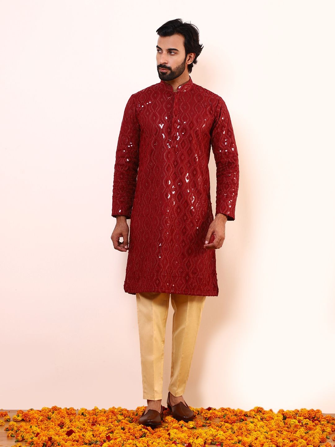 

Satwaa Chevron Embroidered Mandarin Collar Sequinned Straight Kurta, Red