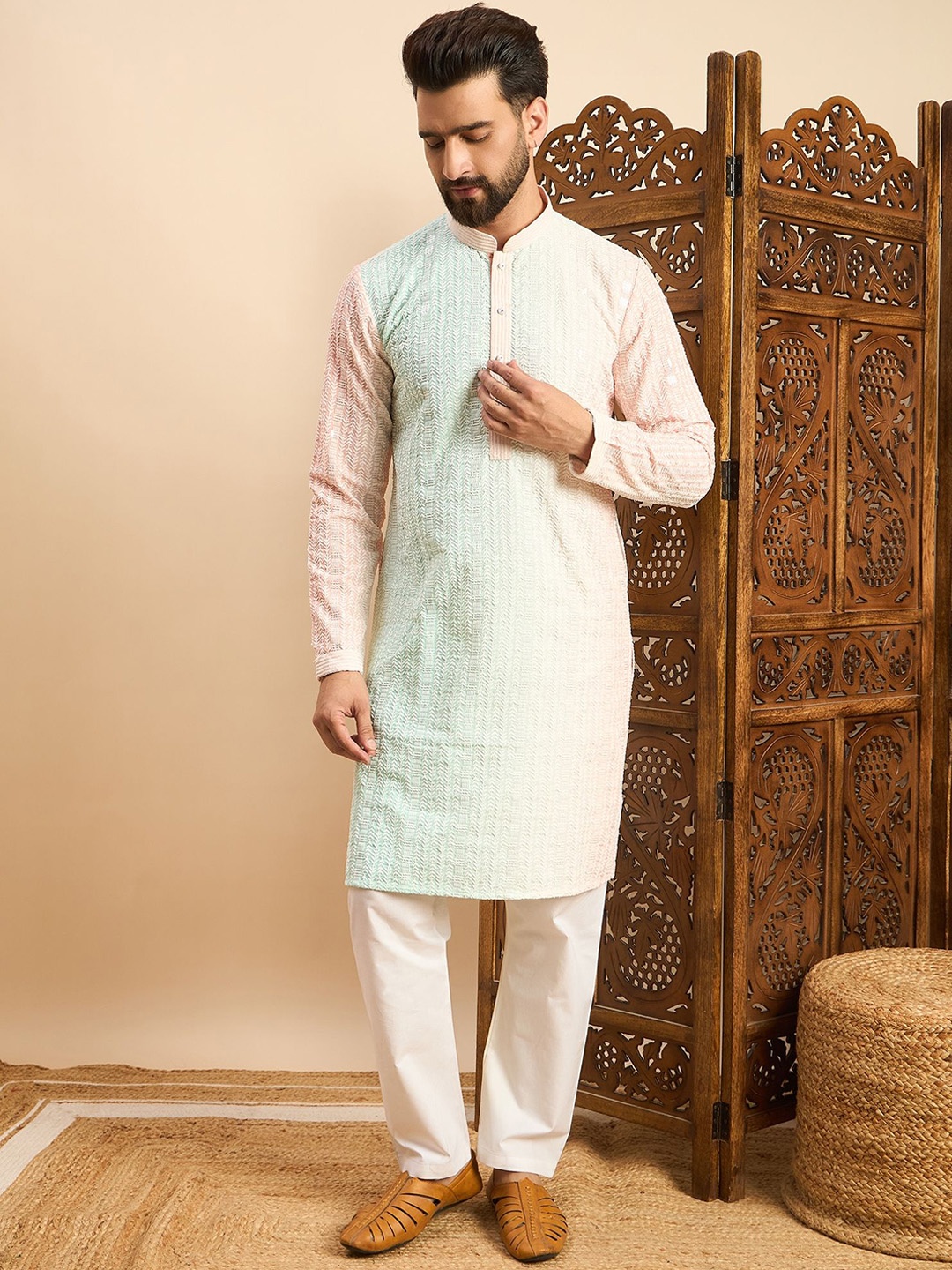 

SWAGG INDIA Geometric Embroidered Mandarin Collar Thread Work Straight Kurta, Green