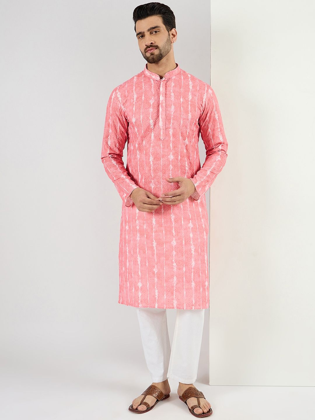 

Ethnic Bay Men Embroidered Chikankari Kurta, Peach