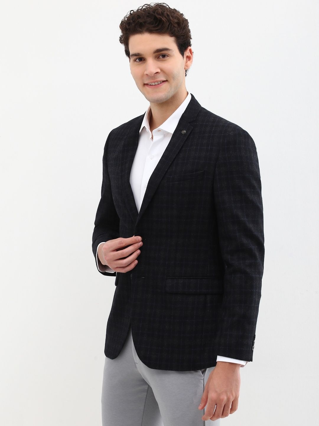 

Allen Solly Checked Slim-Fit Single-Breasted Formal Blazer, Black