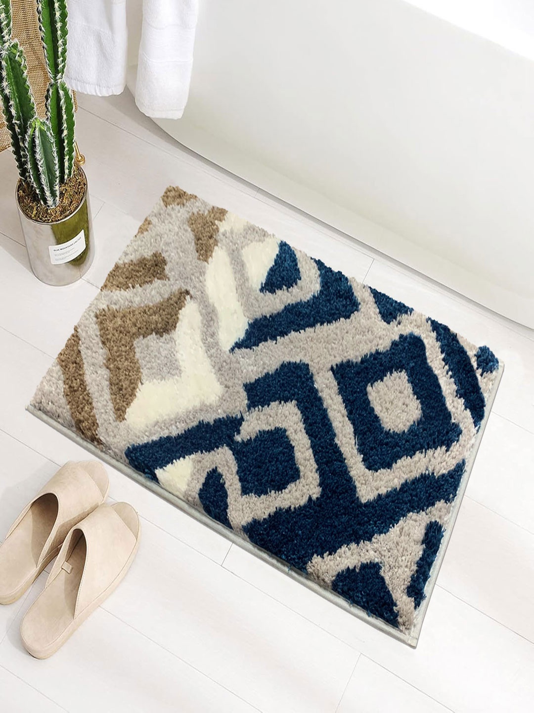

LUXEHOME INTERNATIONAL Macau Teal Blue Diamond Printed Microfiber Anti Slip Bath Rug