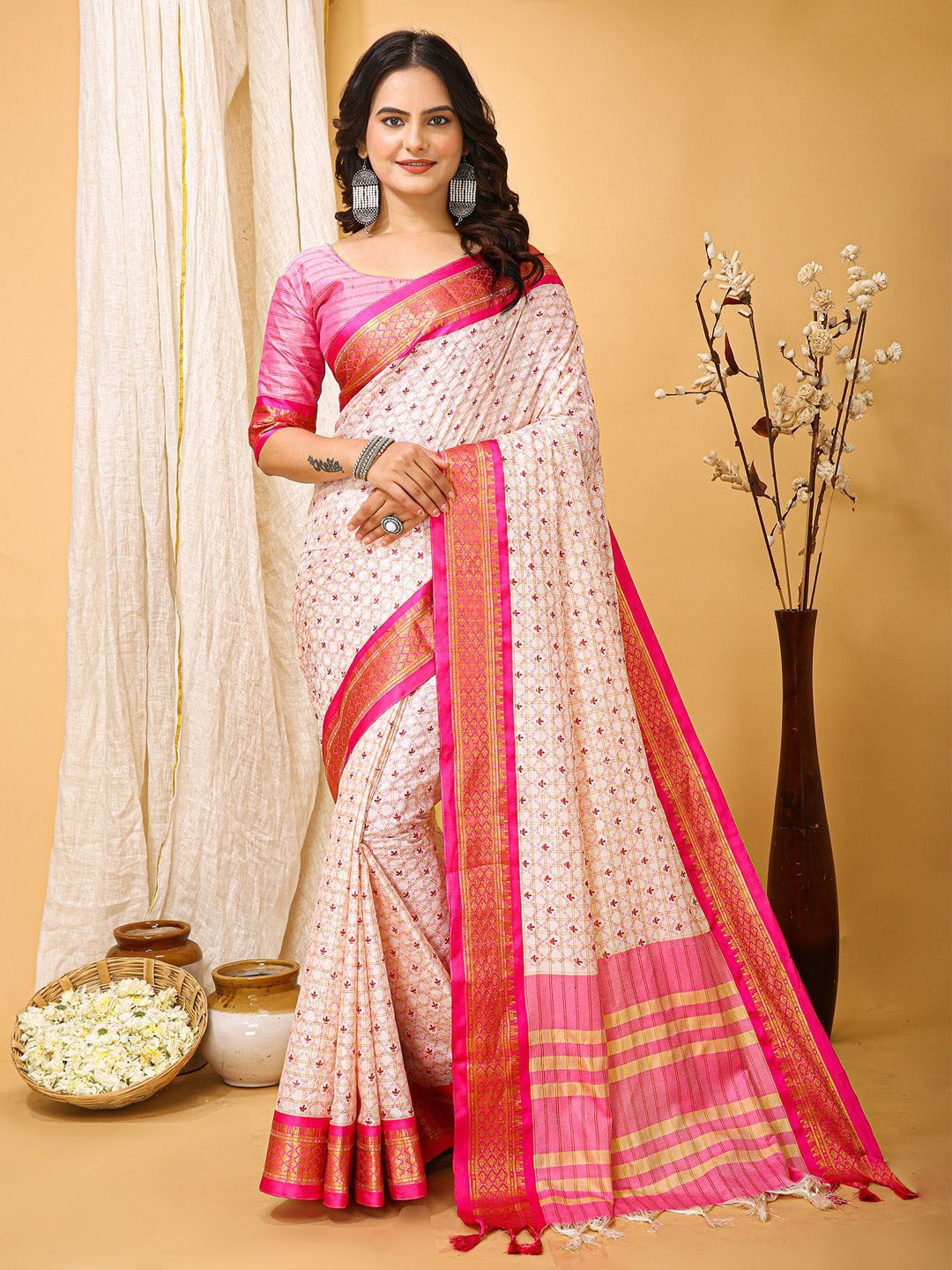 

KALINI Ethnic Motifs Printed Zari Sungudi Saree, Off white