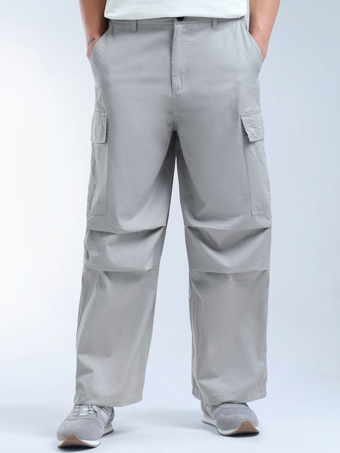 

Flying Machine Men Loose Fit Cargos Trousers, Grey