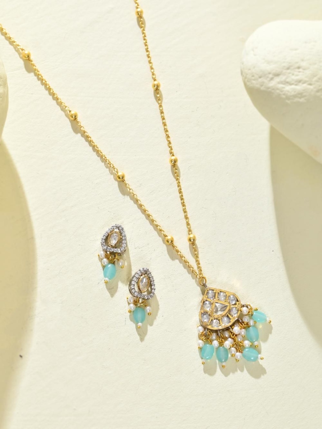 

STYYO Gold-Plated Artificial Stones Studded And Pearls Beaded Jewellery Set