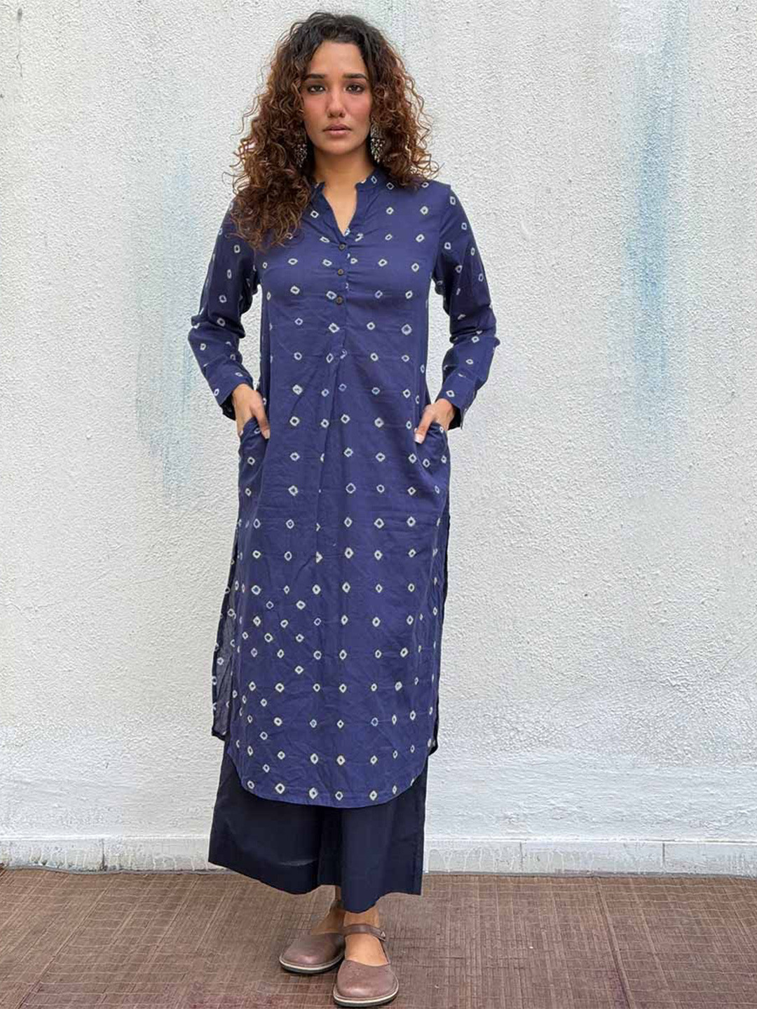 

Chidiyaa Indigo Midnight Waltz Bandhani Printed Pure Cotton Kurta, Navy blue
