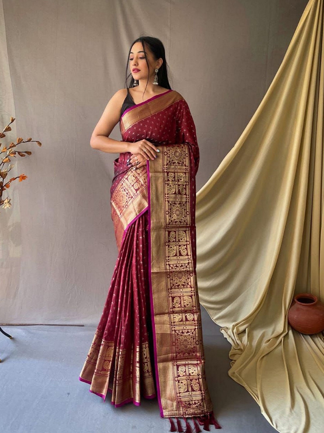 

KSM PRINTS Woven Design Zari Saree, Maroon