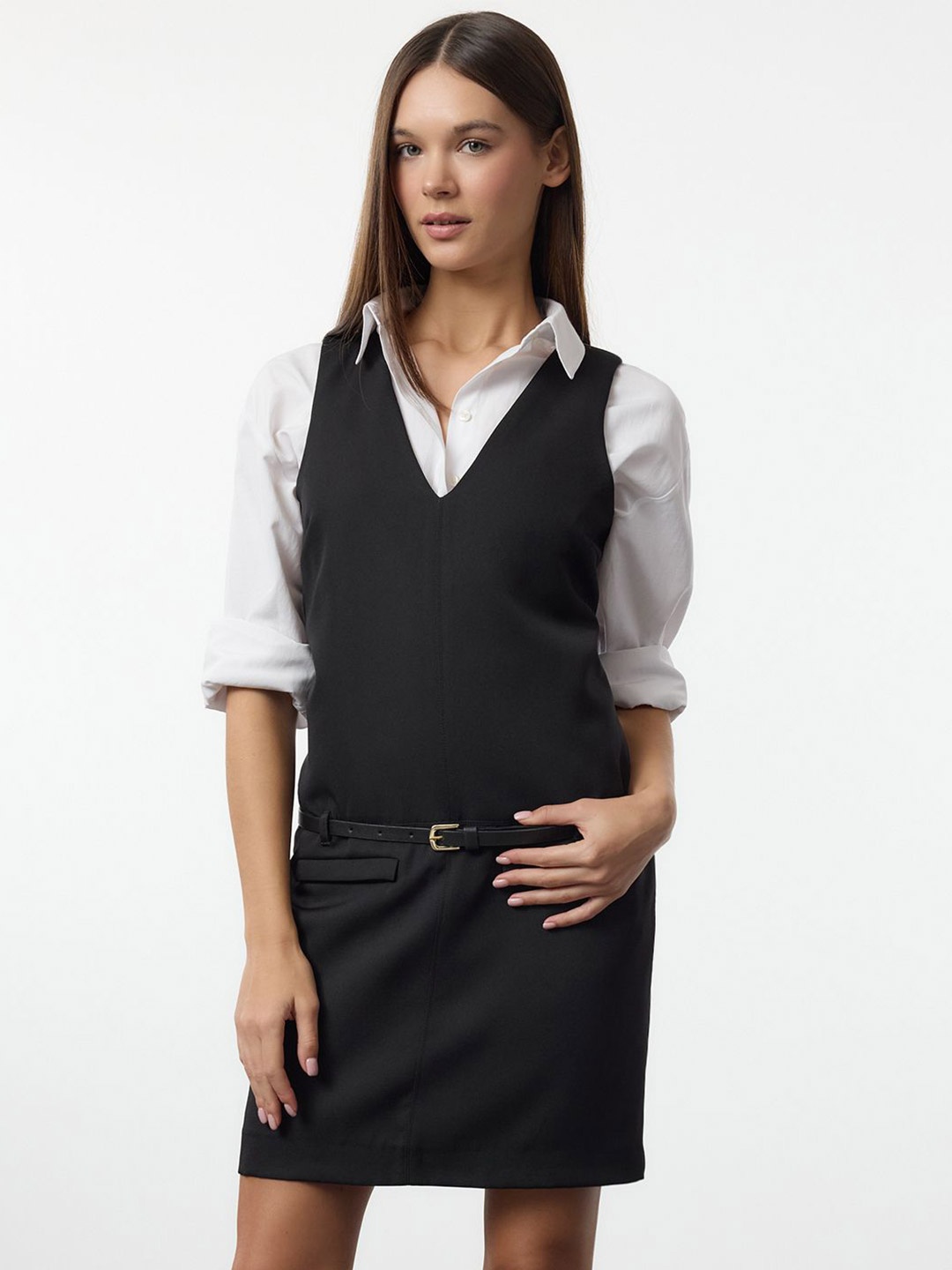 

Trendyol V-Neck Sleeveless Sheath Dress Comes with a belt, Black