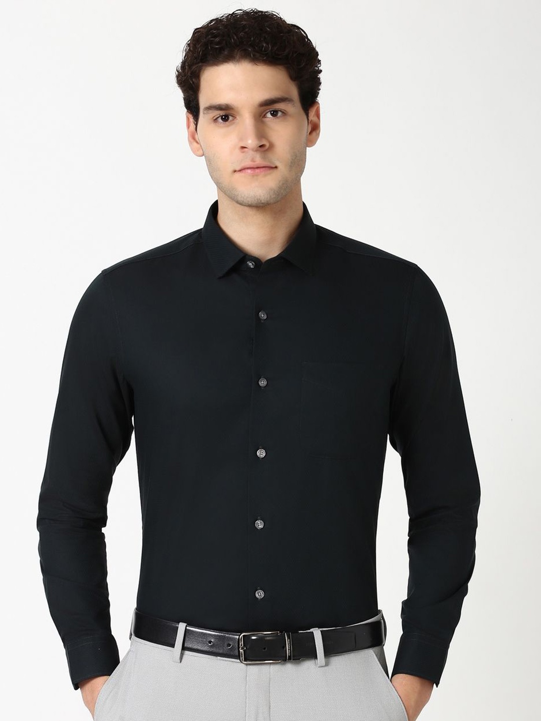 

Peter England Elite Men Slim Fit Spread Collar Solid Cotton Formal Shirt, Black