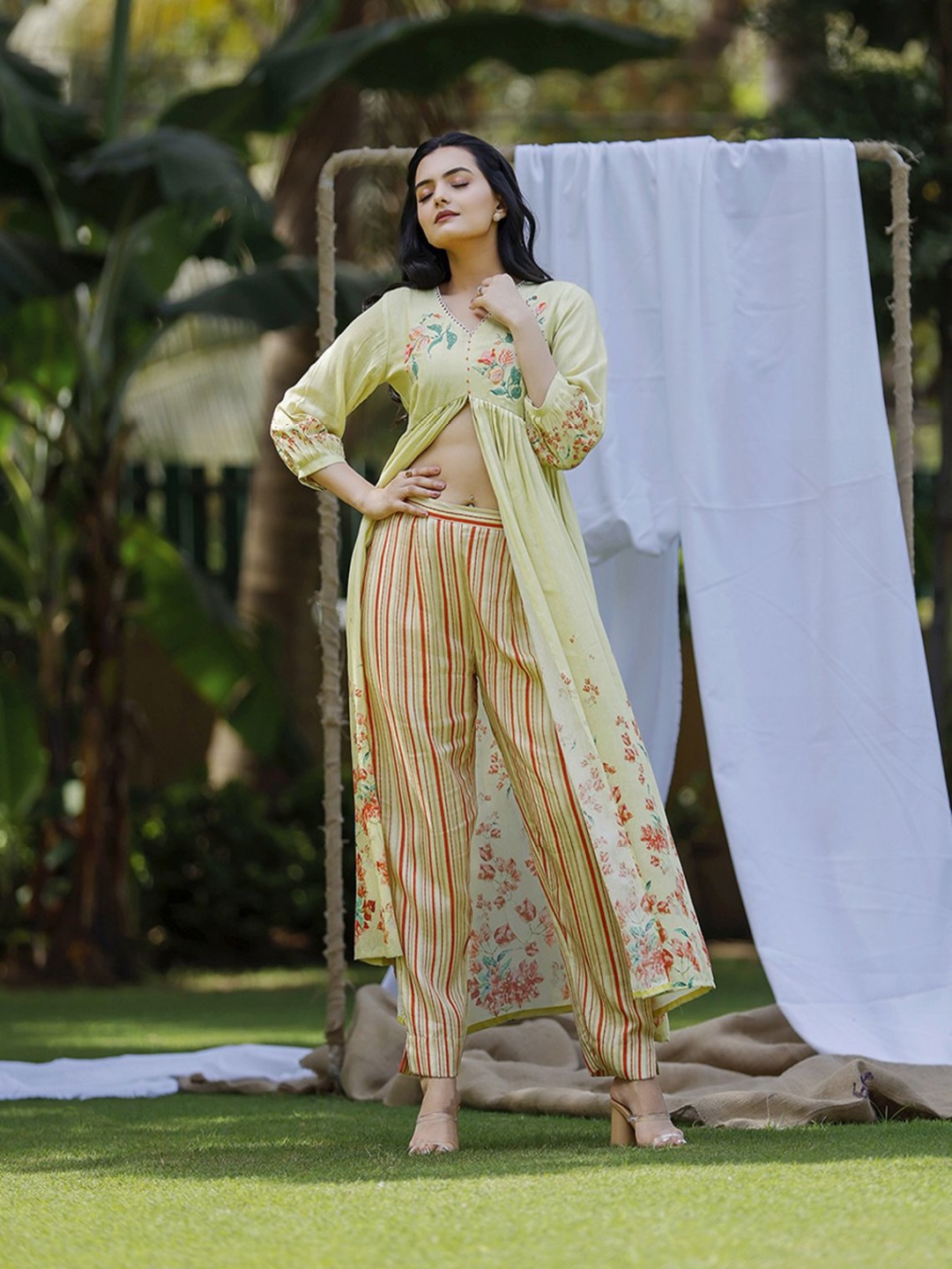 

SUKRUTI DESIGN Floral Printed High Slit V-Neck Anarkali Kurta With Trousers, Yellow