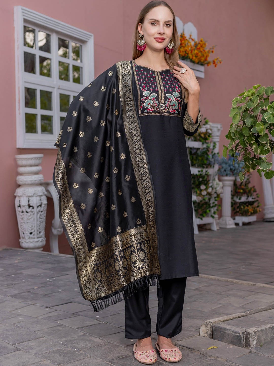 

LeeliPeeri Designer Women Floral Regular Kurti with Trousers & With Dupatta, Black