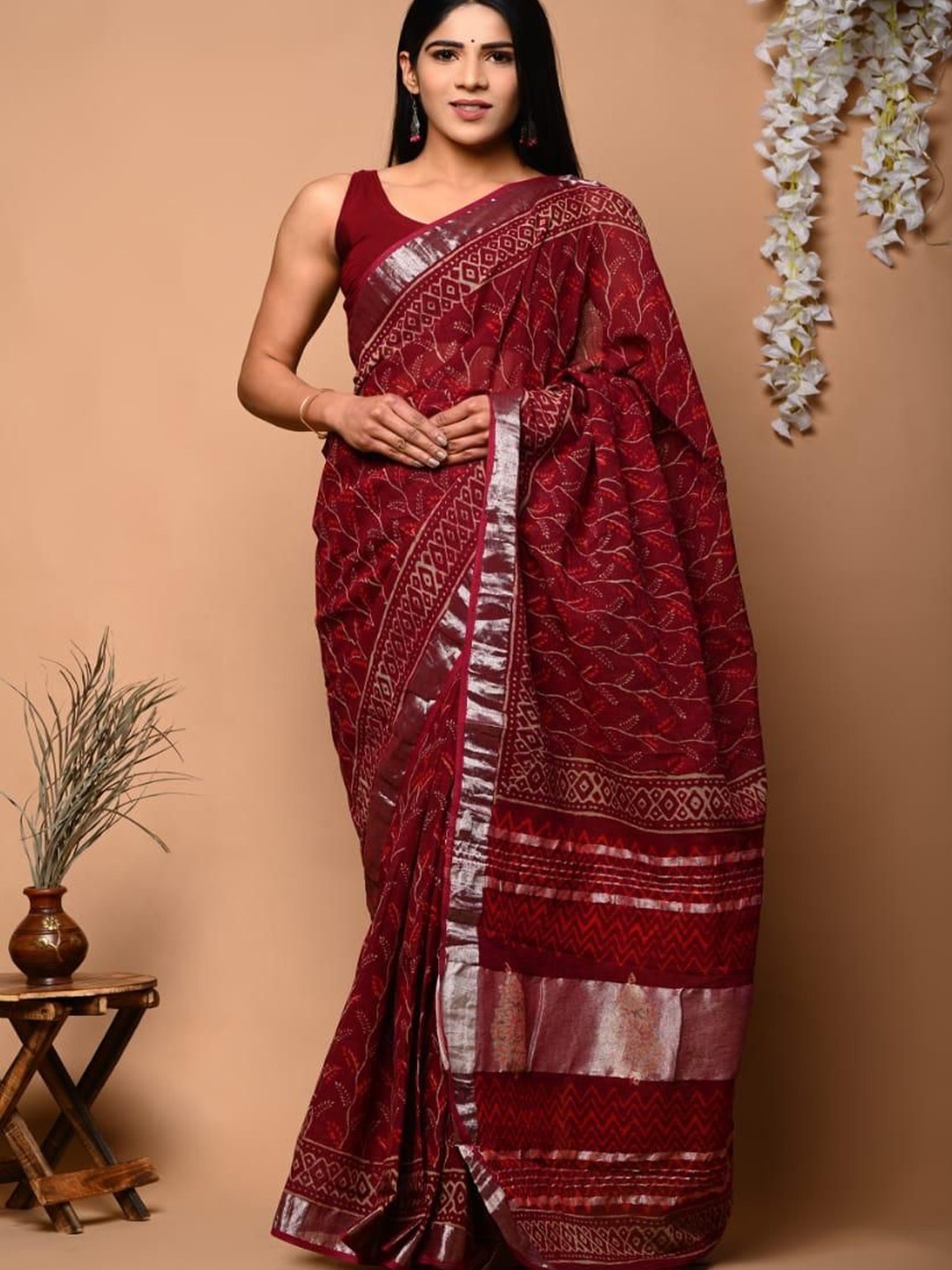 

VIJAYA VALLABH Ethnic Motifs Zari Banarasi Saree, Maroon