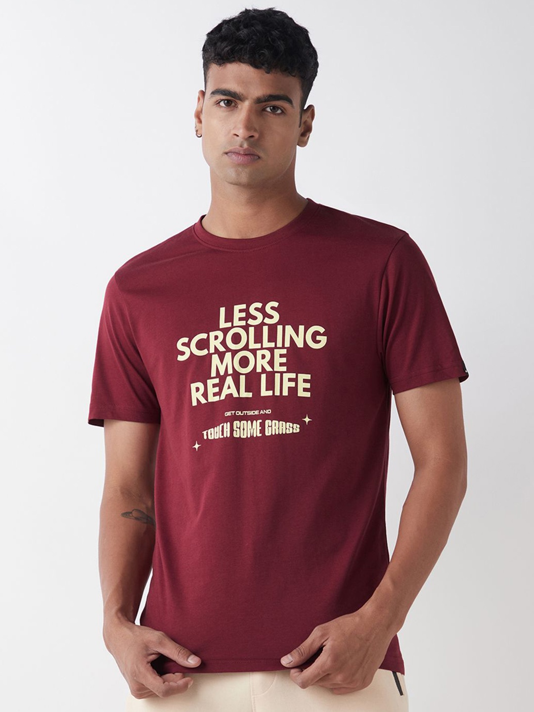 

Bewakoof Men Typography Printed T-shirt, Maroon