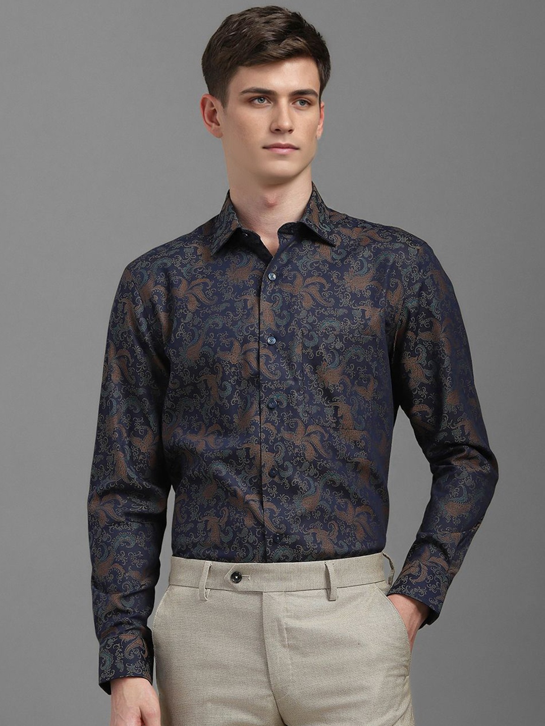 

Louis Philippe Men Classic Fit Spread Collar Ethnic Motifs Printed Cotton Formal Shirt, Navy blue