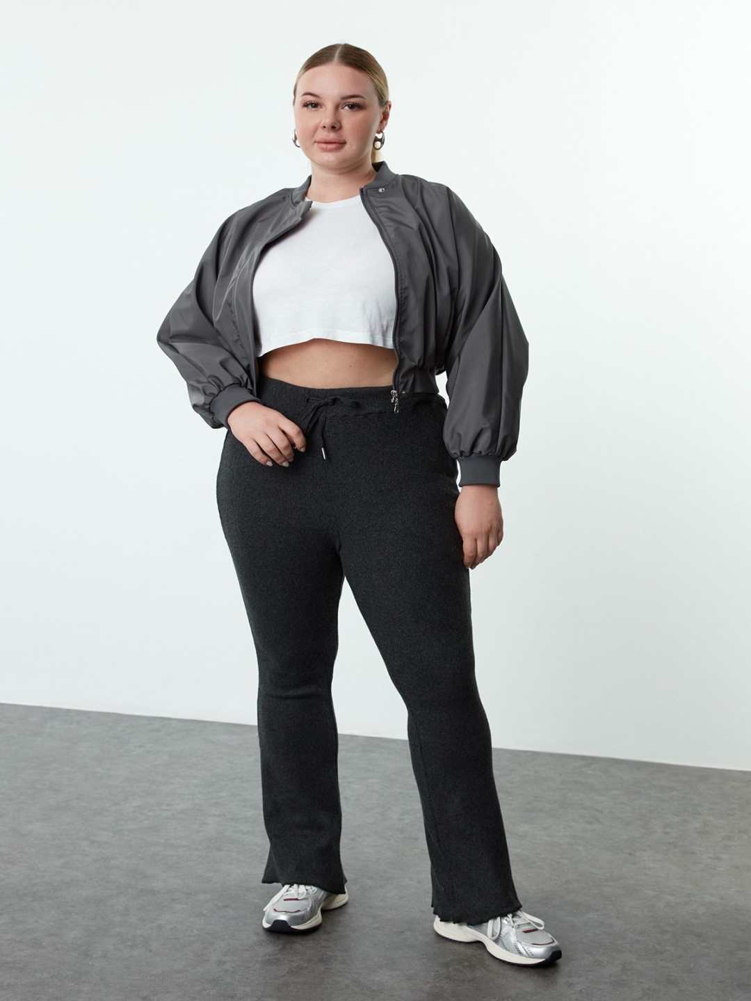 

Trendyol Women Trousers, Na