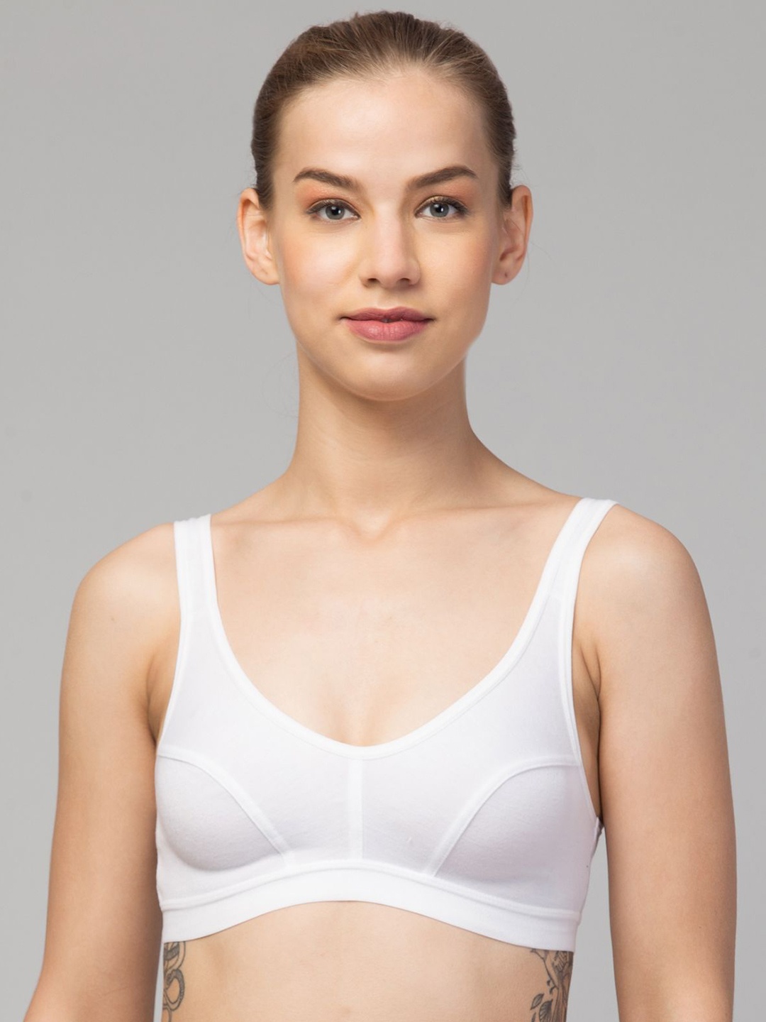 

Apraa & Parma Full Coverage Non Padded Workout Bra, White