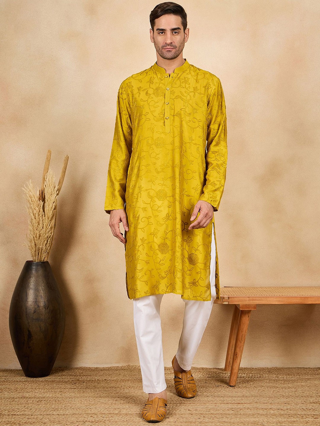 

SWAGG INDIA Men Embellished Thread Work Kurta, Yellow