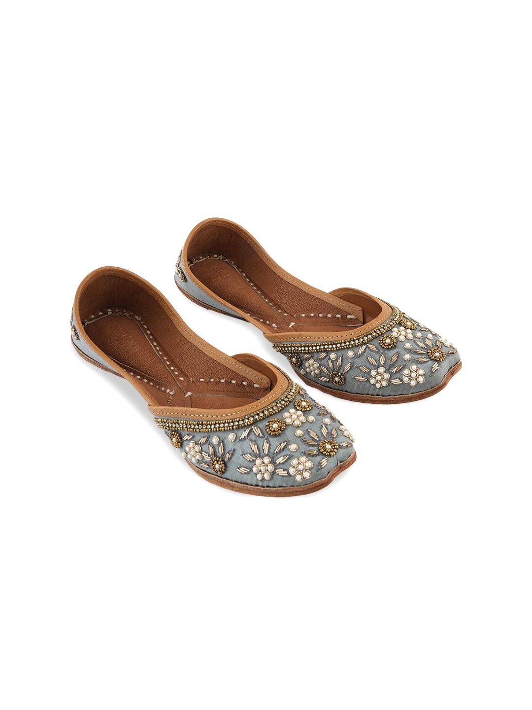 

SCENTRA Women Embellished Mojaris Flats, Grey