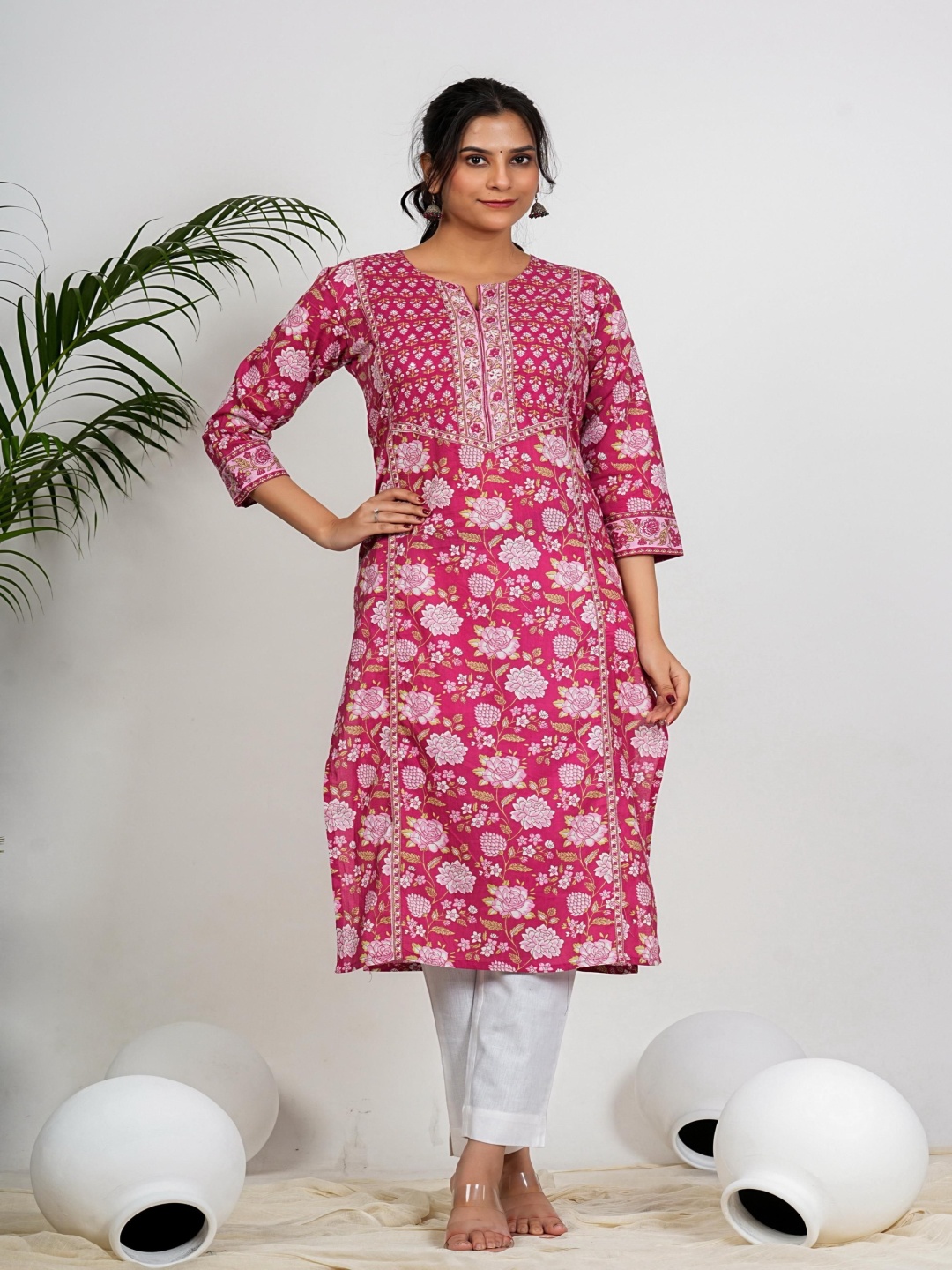 

Vbuyz Floral Printed Notch Neck Cotton Straight Kurta, Pink