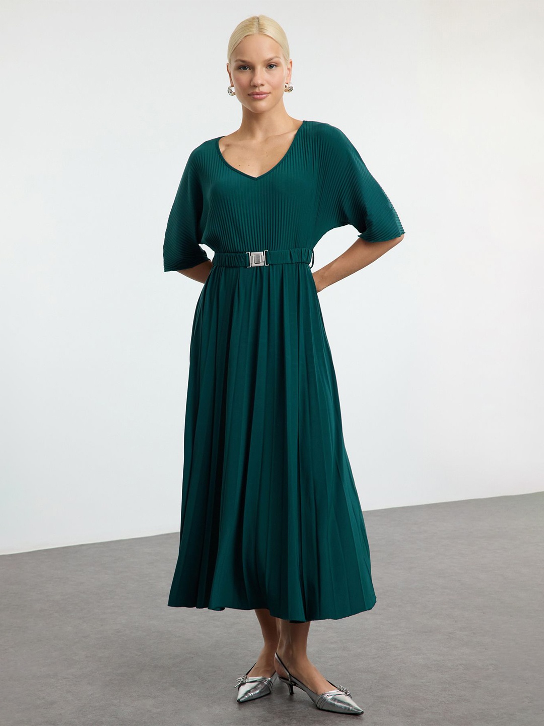 

Trendyol Accordion Pleats A-Line Midi Dress, Green