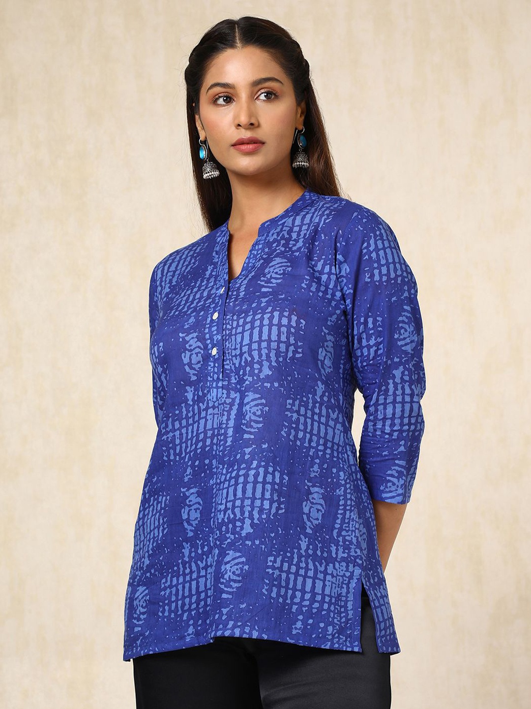 

Soch Women Mandarin Collar Printed Tunic, Blue