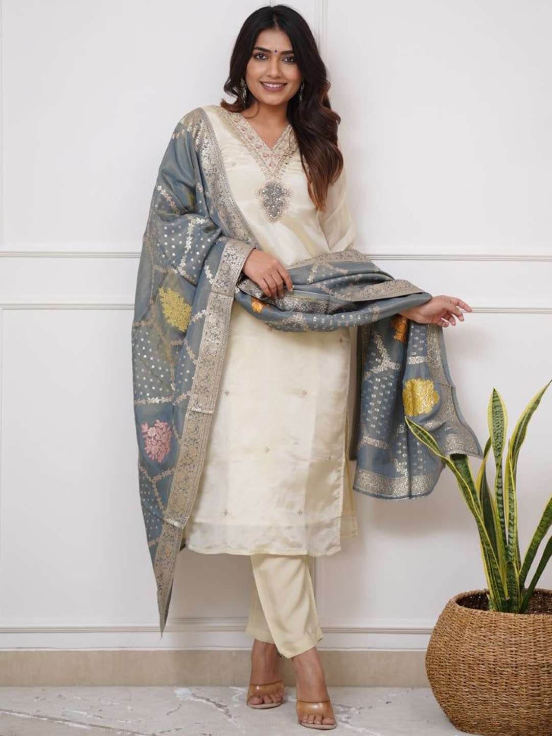 

KOTRONS Floral Embroidered Sequinned Chanderi Silk Straight Kurta With Trousers & Dupatta, Cream