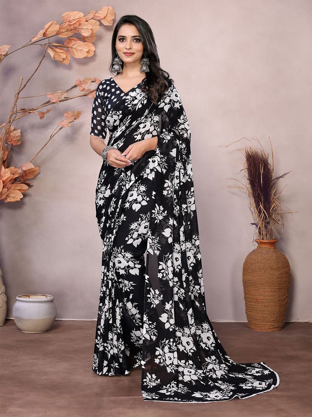 

Moda Rapido Floral Printed Saree, Black