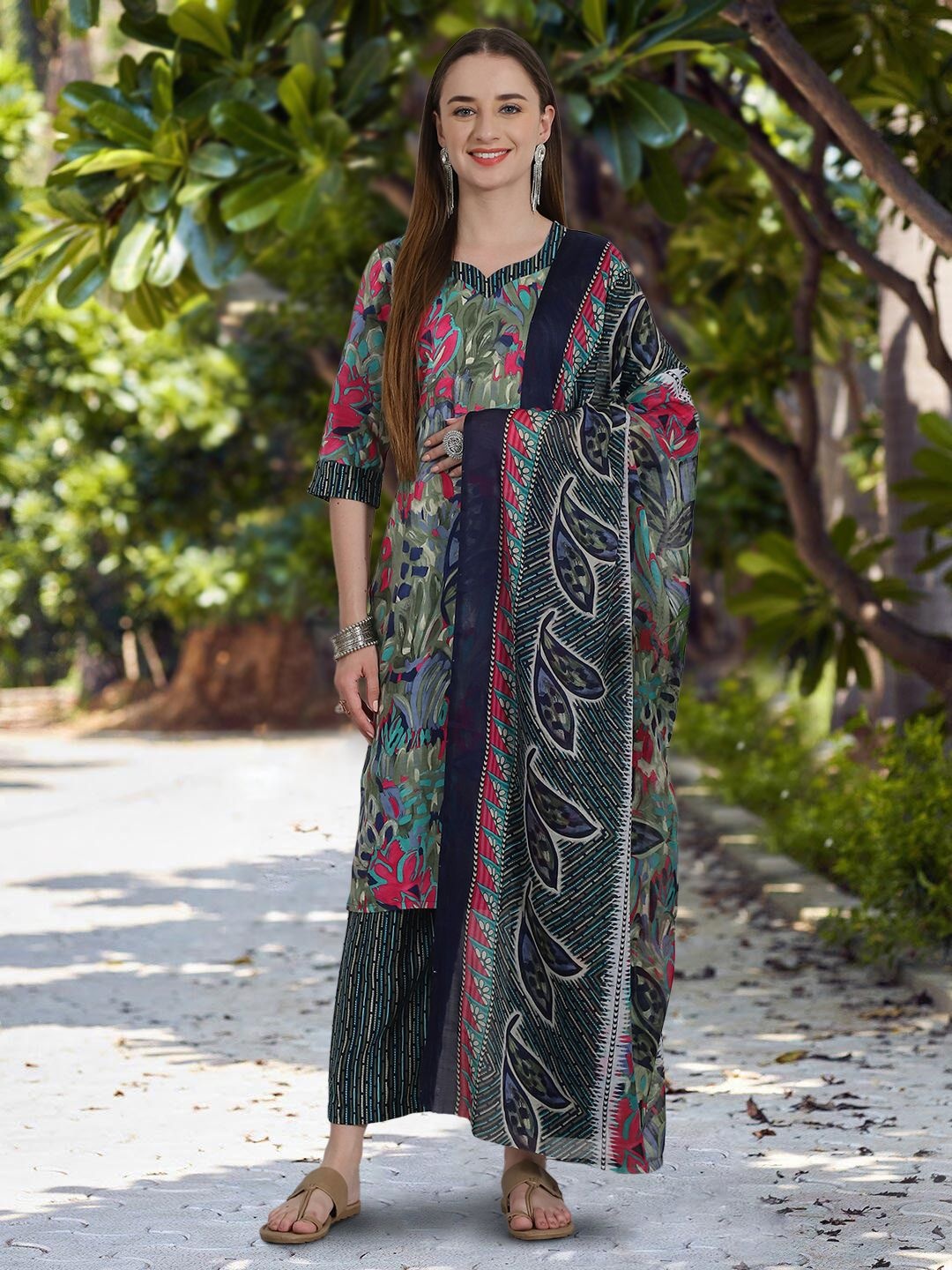 

Moda Rapido Floral Printed Sweetheart Neck Straight Kurta With Trouser And Dupatta, Pink