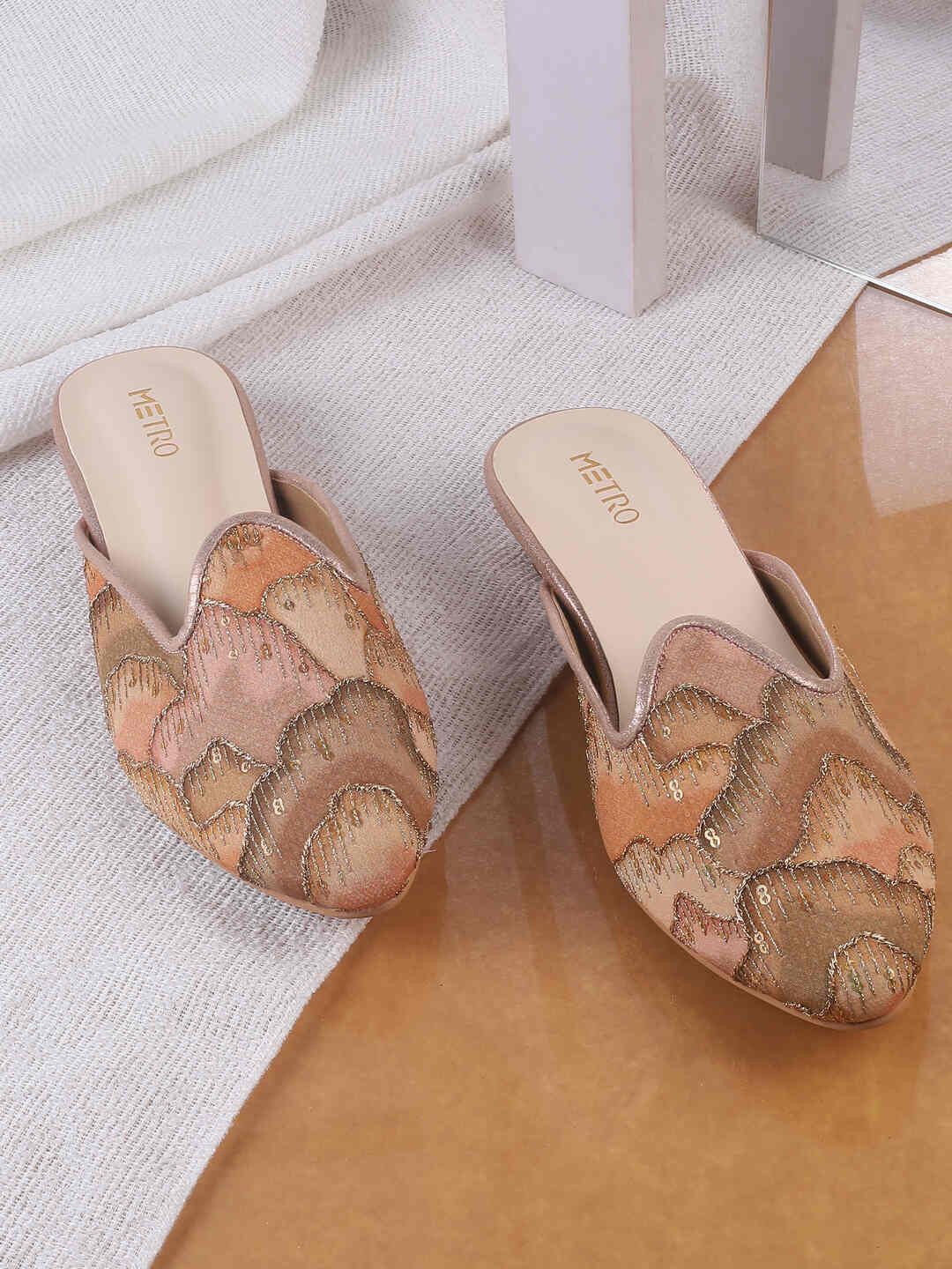 

Metro Women Printed Mules, Gold