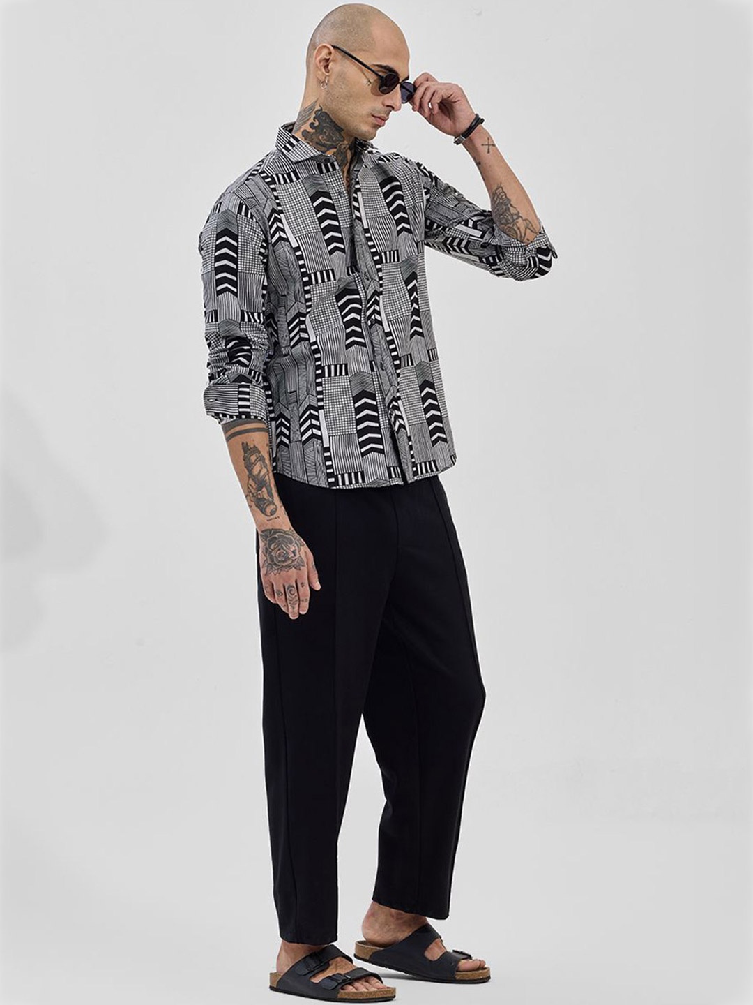 

Snitch Men Slim Fit Opaque Printed Formal Shirt, Black