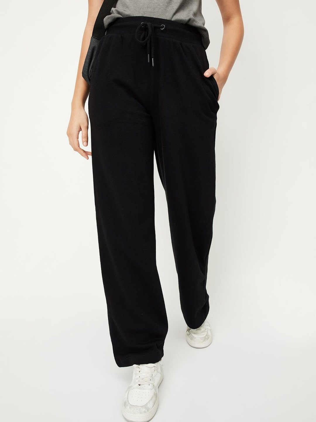 

max Women Mid Rise Track Pants, Black