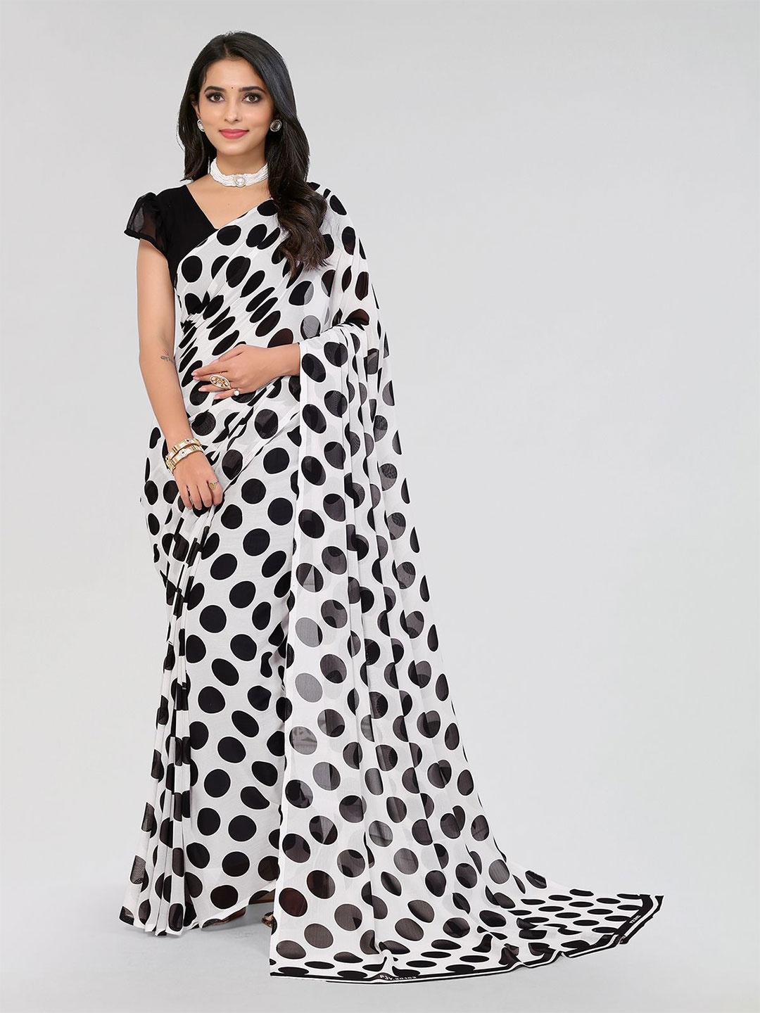 

Moda Rapido Polka Dots Printed Saree With Unstiched Blouse Piece, Black