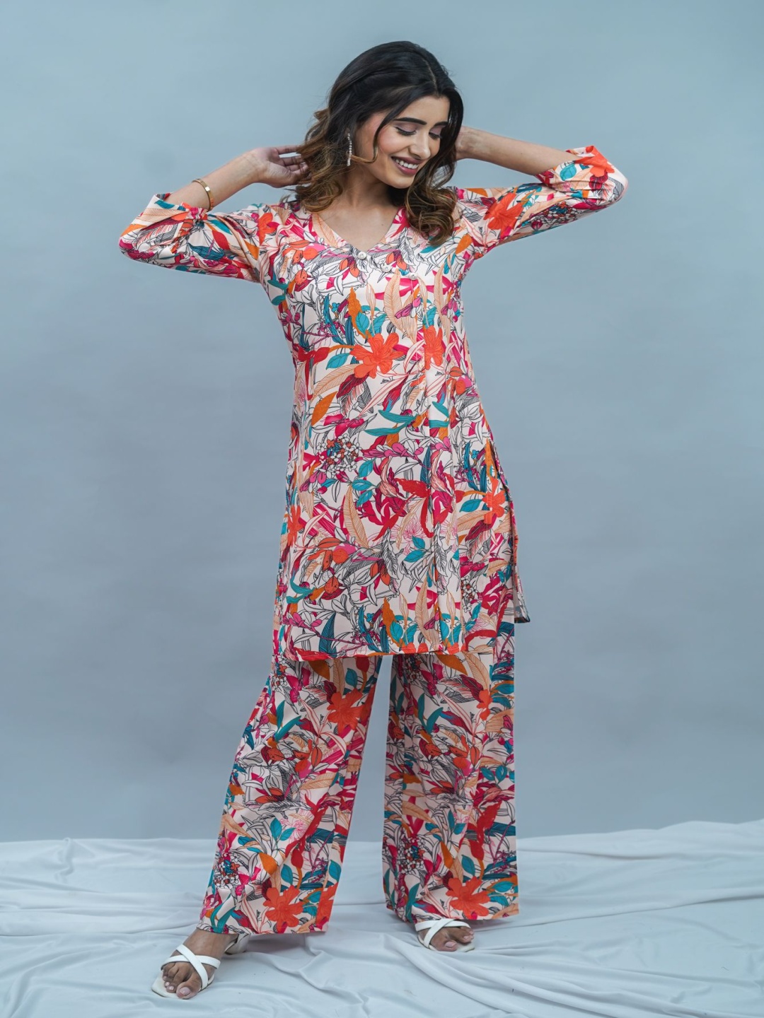 

GO BOUJEE Women Floral Printed Regular Kurta with Pyjamas, Peach