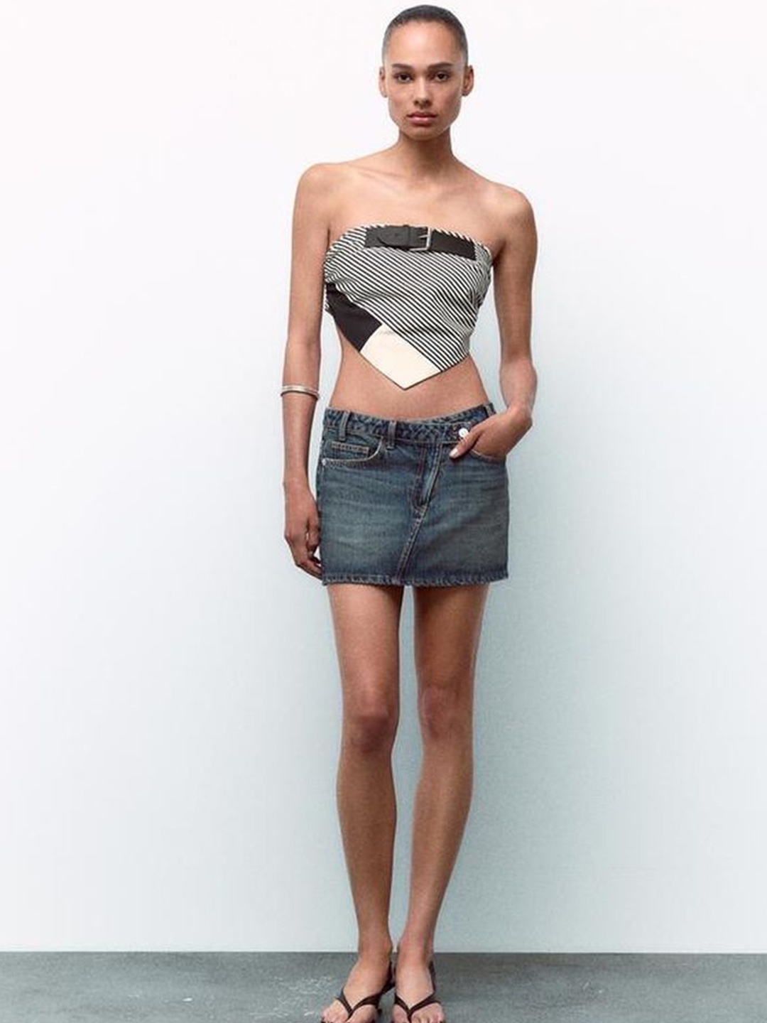 

LULU & SKY Women Strapless Striped Tube Crop Top, Black