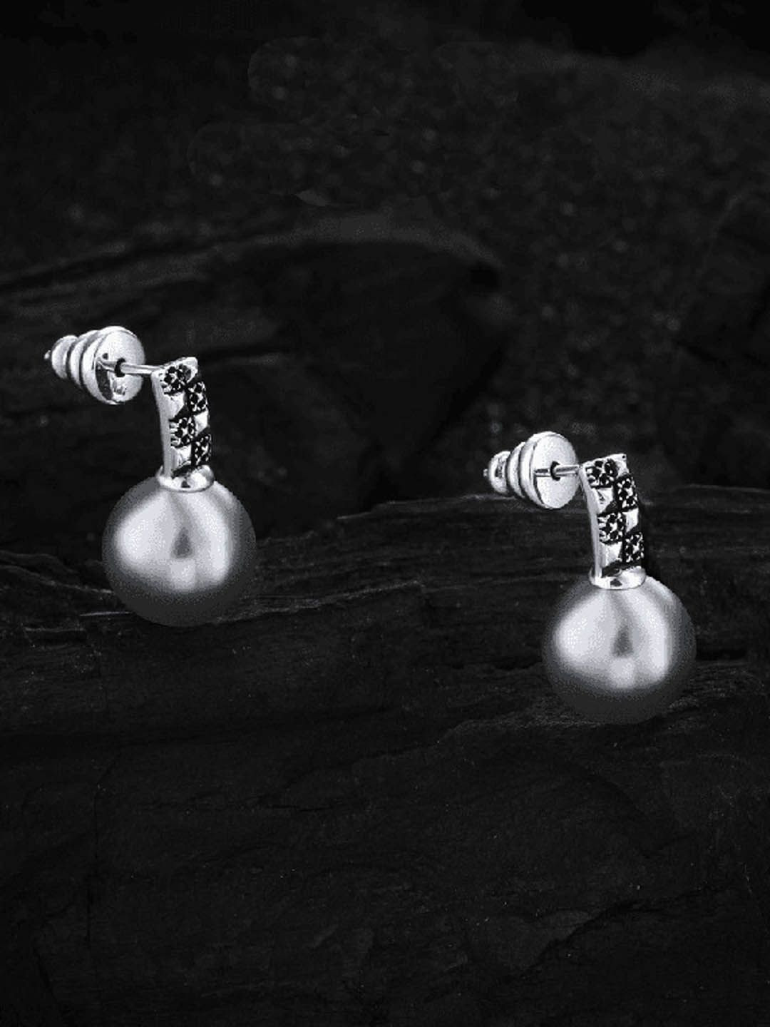 

StyleCast Elegant Silver Toned Artificial Stones Studded Circular Drop Earrings