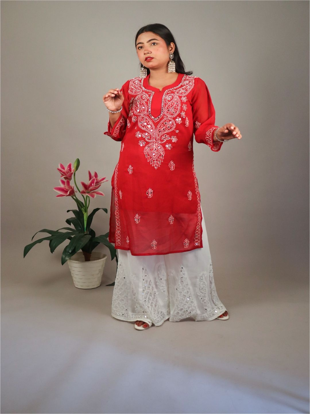 

Hahat Closet Chickenkari Mirror Work Round Neck Kurta, Red