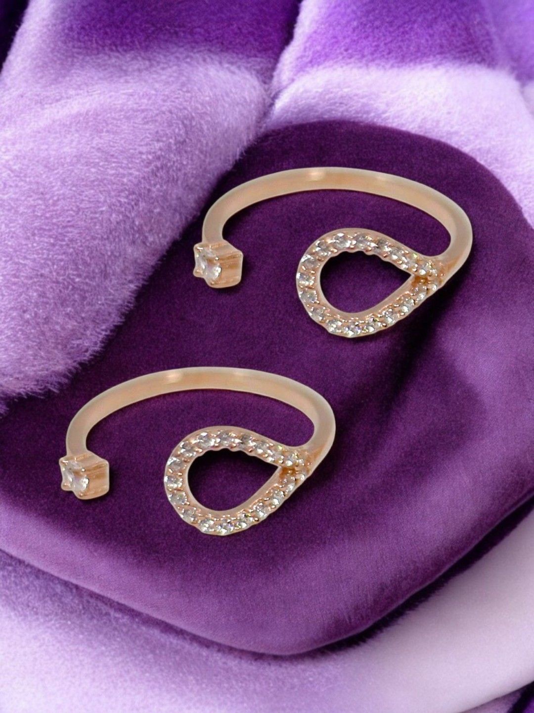 

Taraash Set Of 2 925 Sterling Silver Gold-Plated Artificial Stones Teardrop Toe Rings