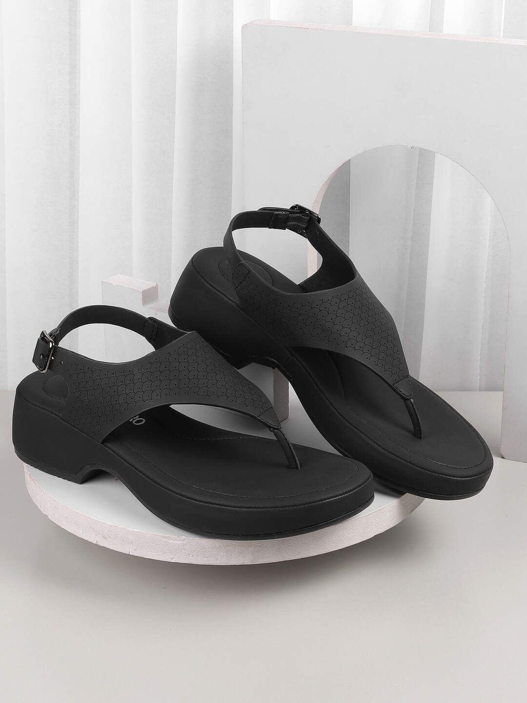 

Metro Women Colourblocked T-Strap Flats, Black