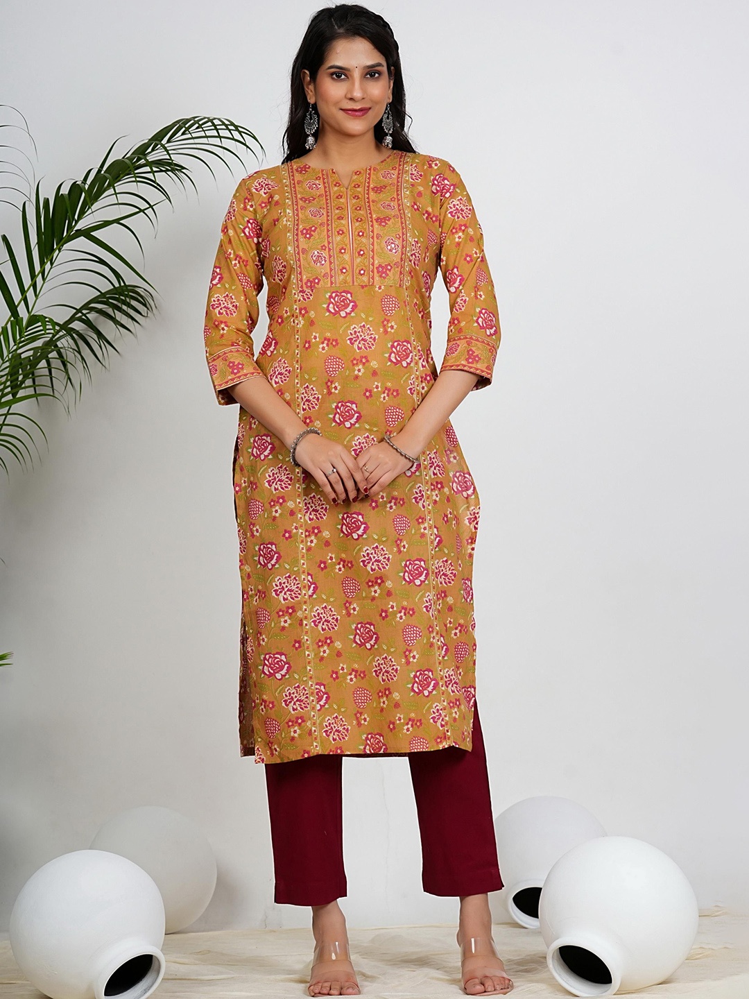 

Vbuyz Floral Printed Sequinned Notch Neck Kurta, Yellow