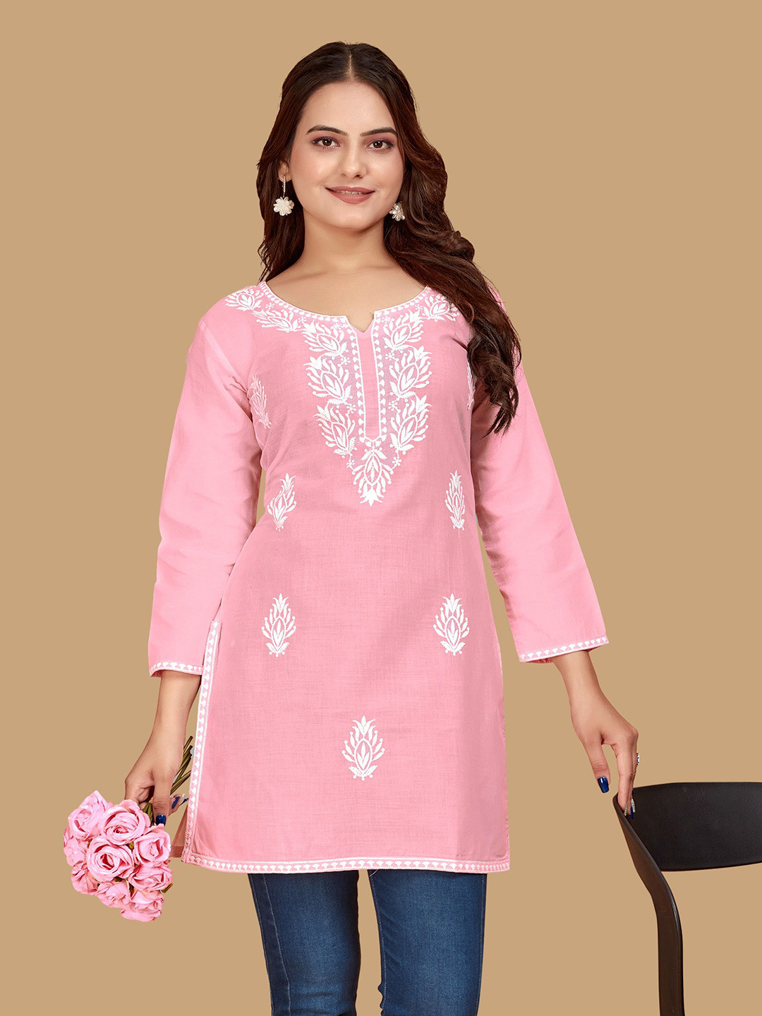 

Kalavrund Creation Floral Embroidered Chikankari Chikankari Kurti, Pink