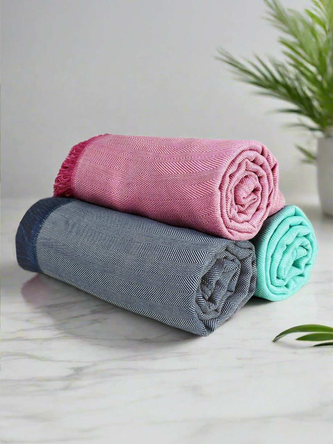 

Heelium Navy Blue & Teal 3 Pieces Striped Bamboo 250 GSM Bath Towels