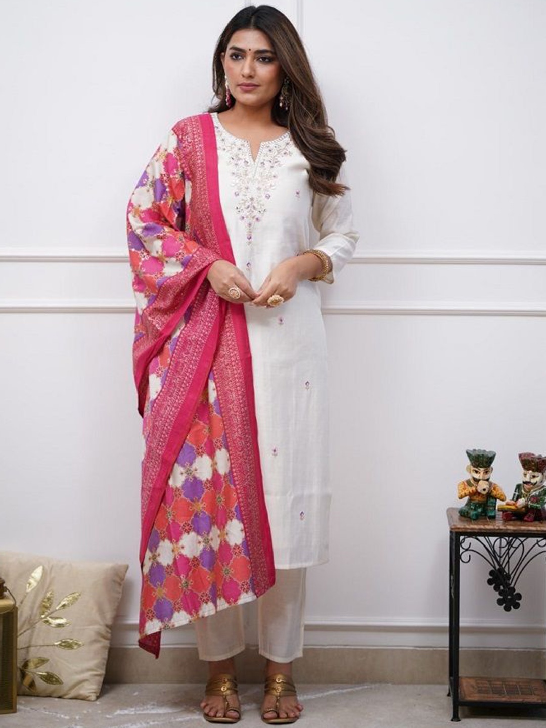 

KAUTIK FABRICS Floral Embroidered Chanderi Silk Straight Kurta With Trousers And Dupatta, White